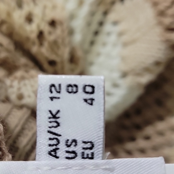 Princess Polly Tan and Cream Sheer Knit Shorts Size 8 - Picture 7 of 9